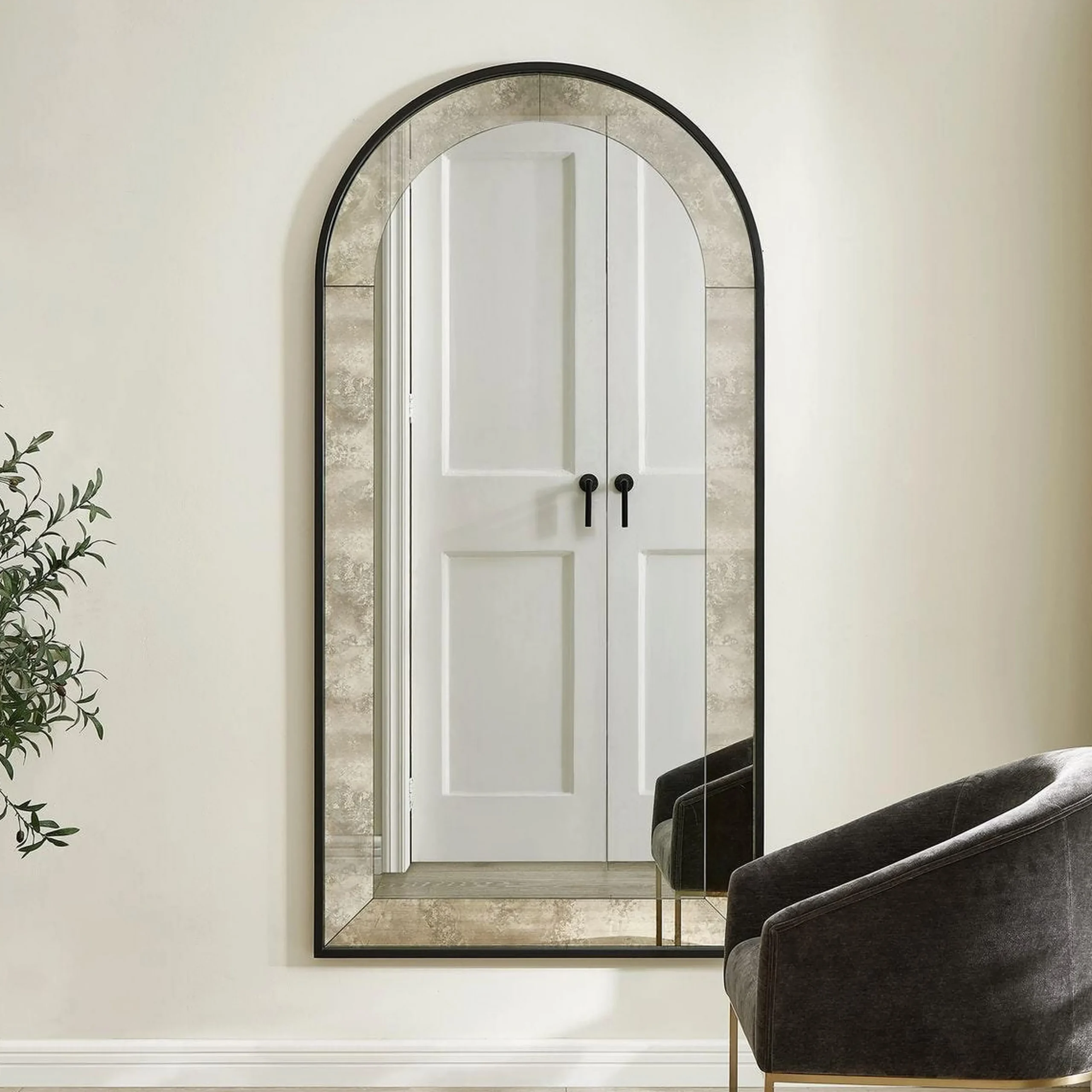 Antonella Mirror