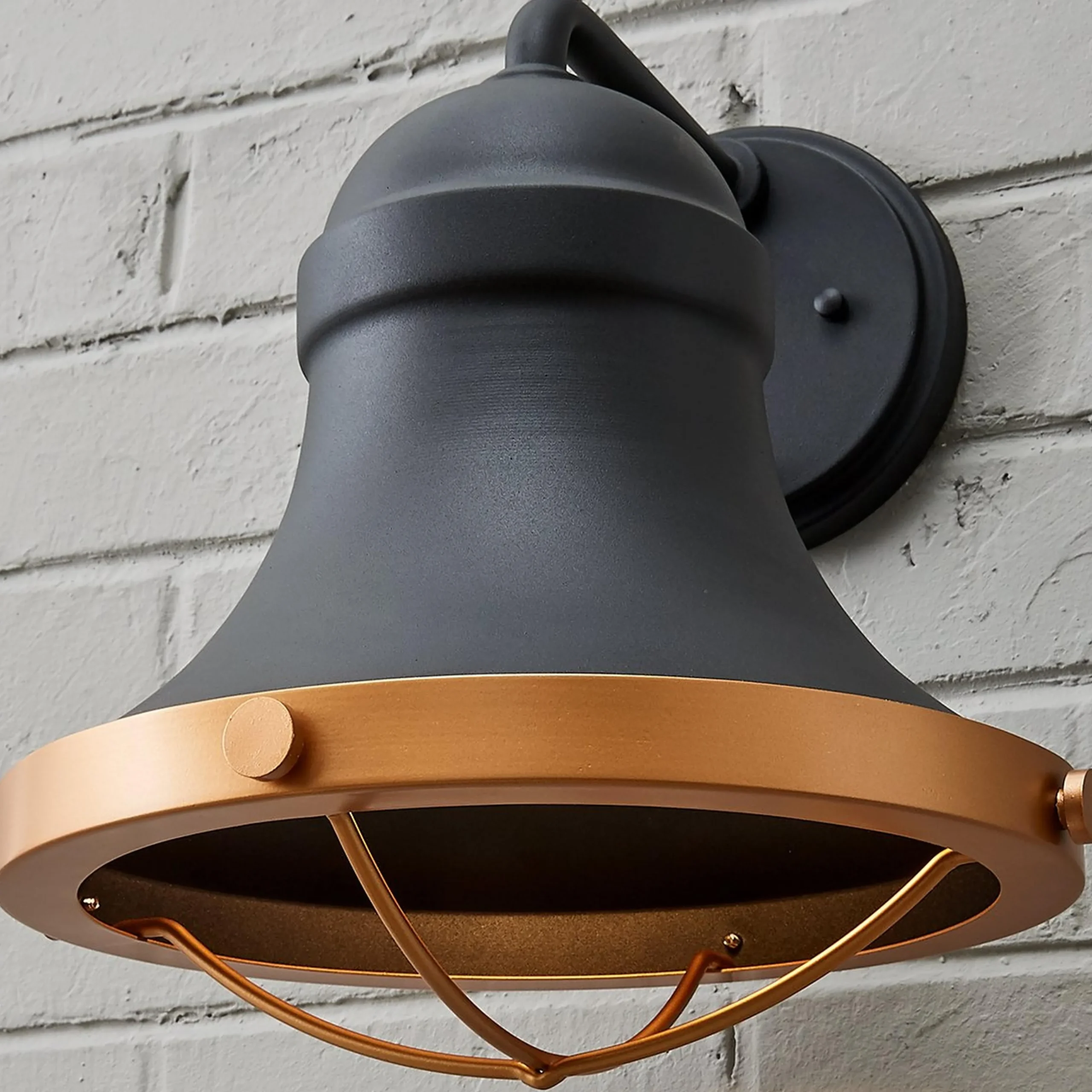 Contemporary Chic Outdoor Sconce