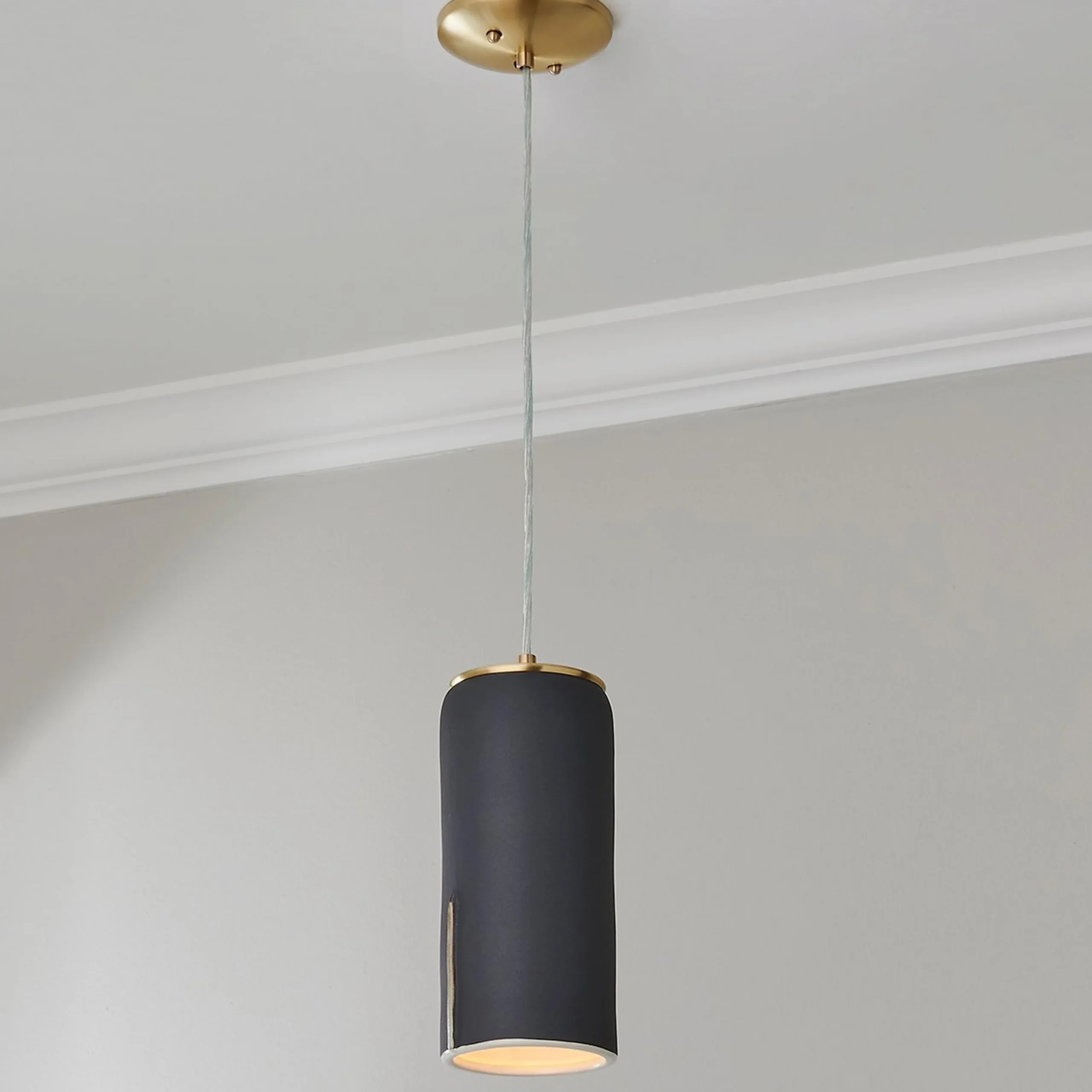 Dos Aletas Pendant