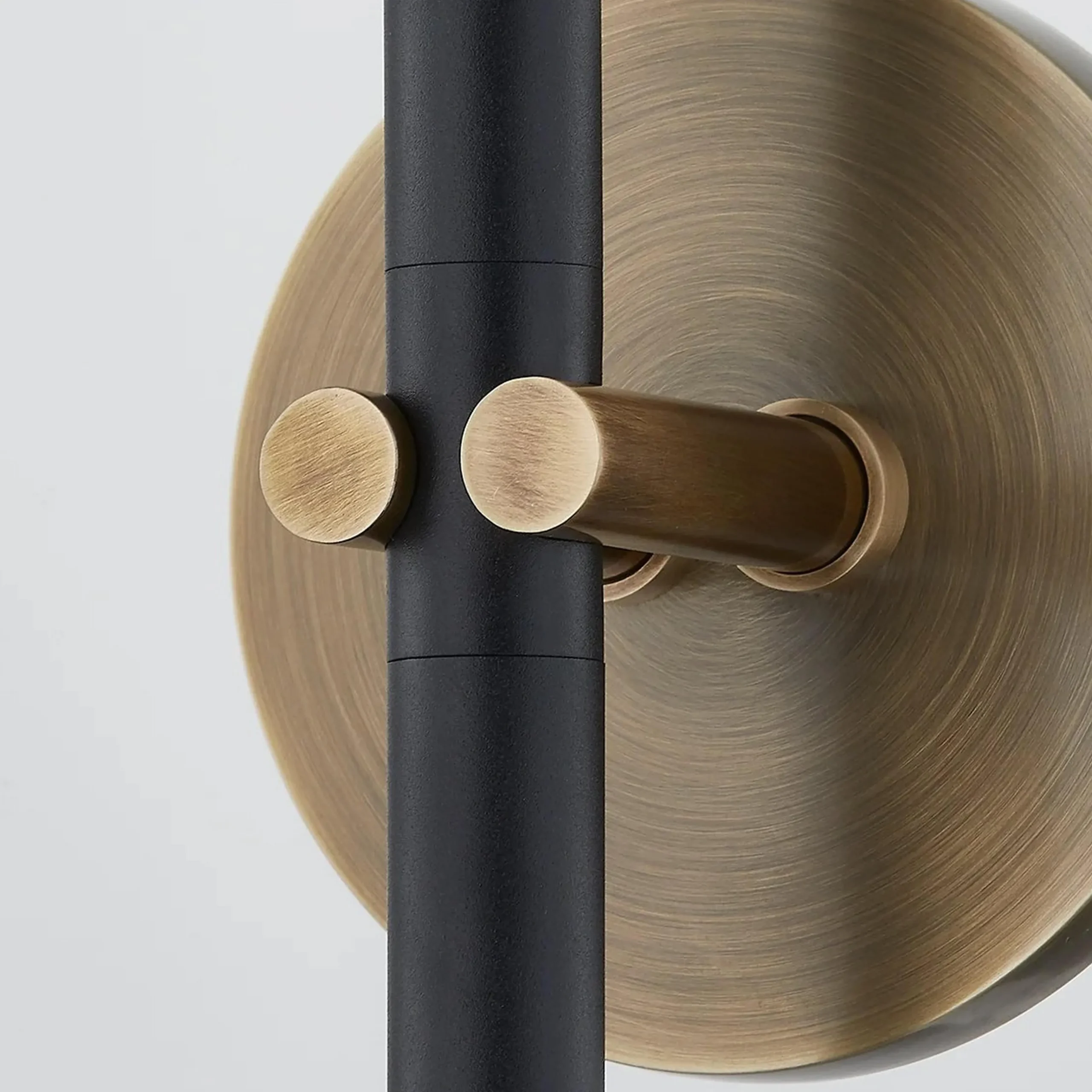 Evandrus Sconce