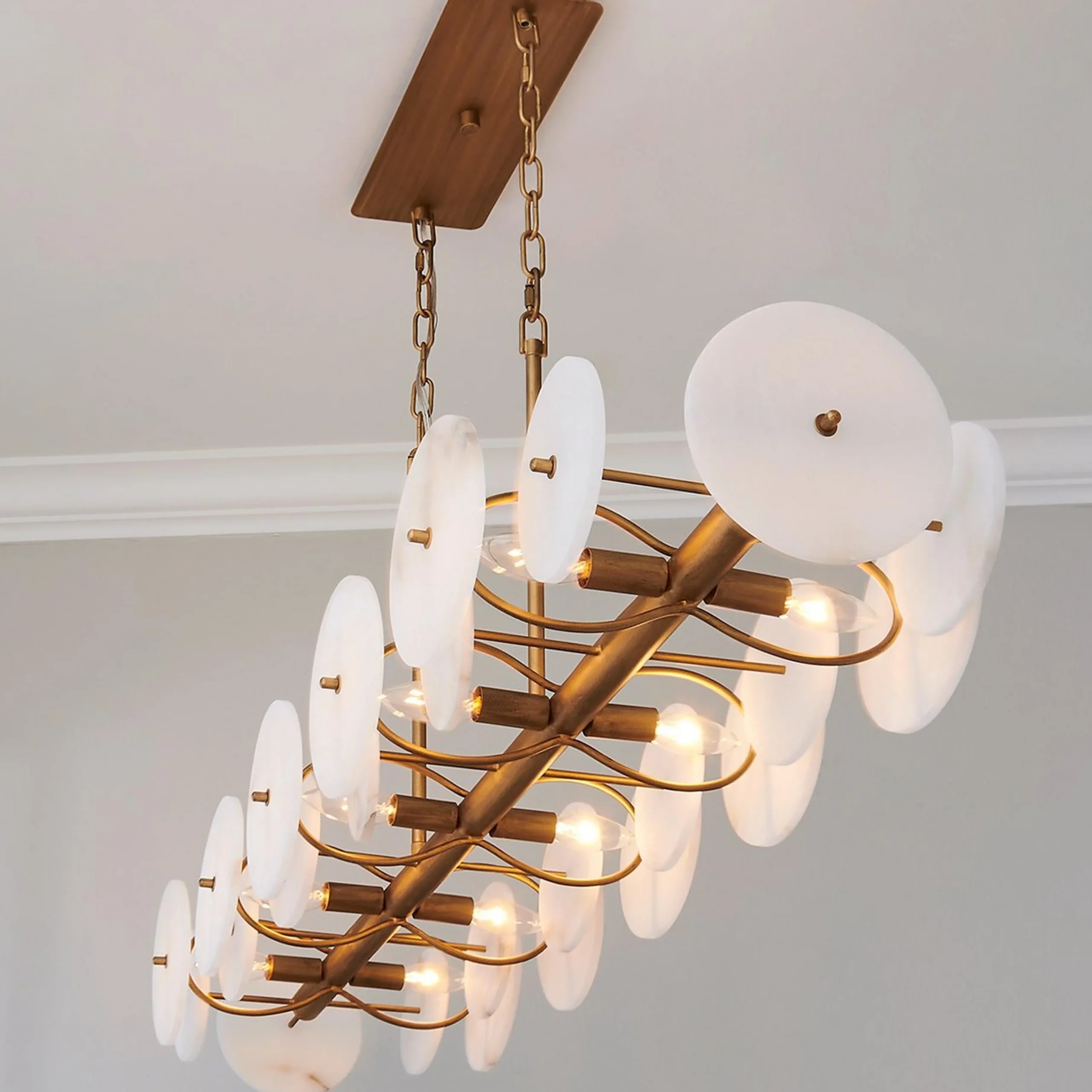 Lumovas Island Chandelier