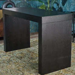 Malvada High Top Table