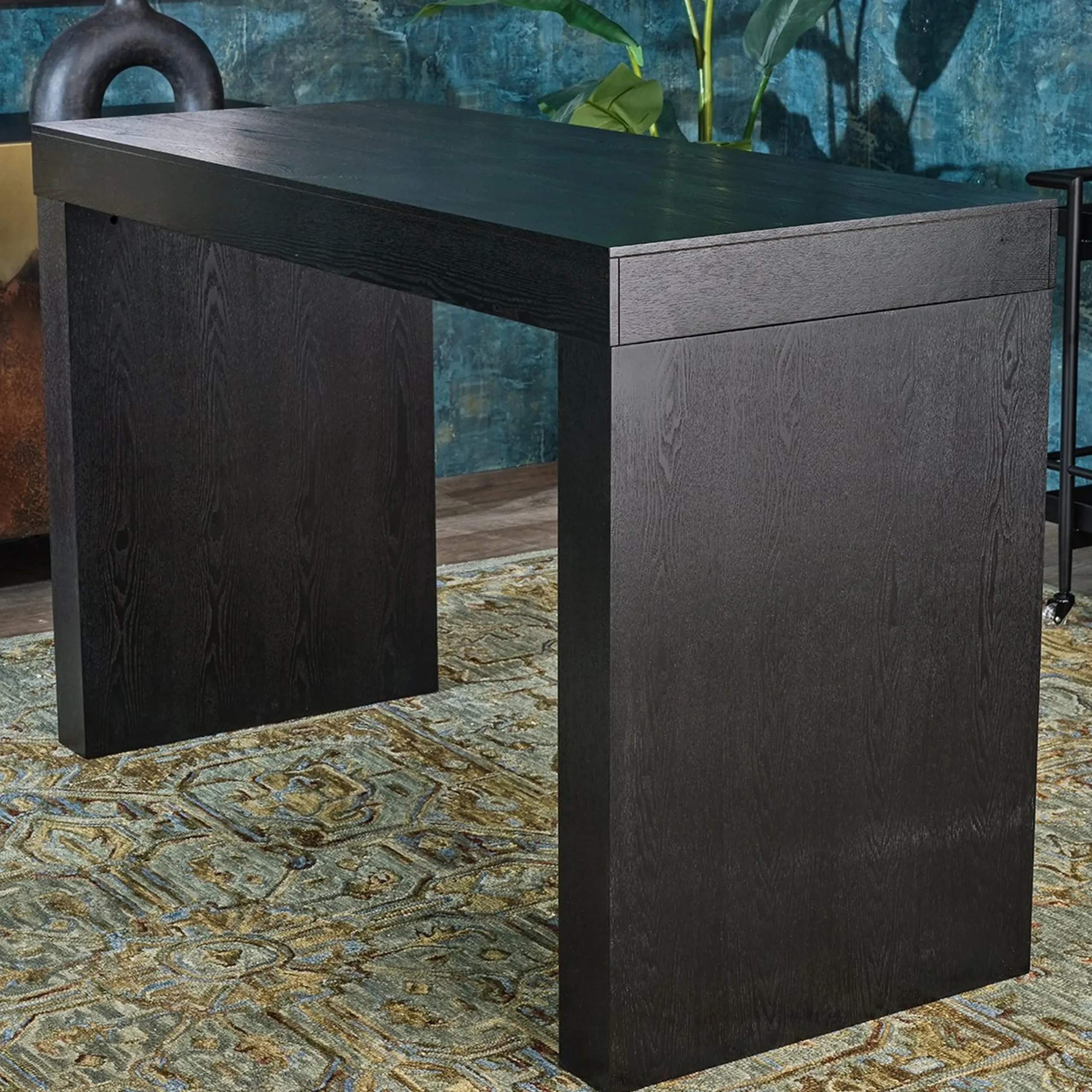 Malvada High Top Table