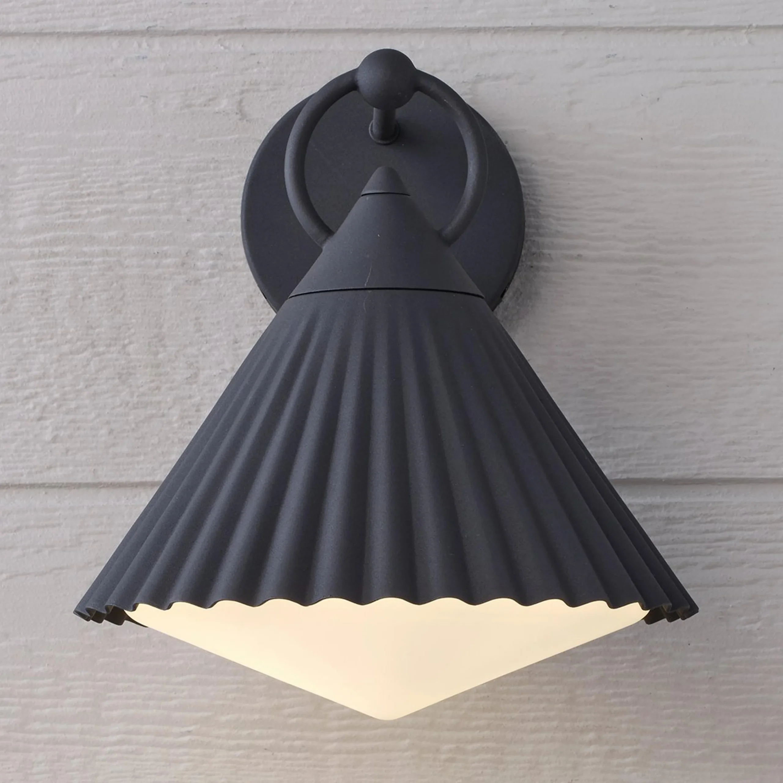 Pointed Pleat Outdoor Wall Sconce