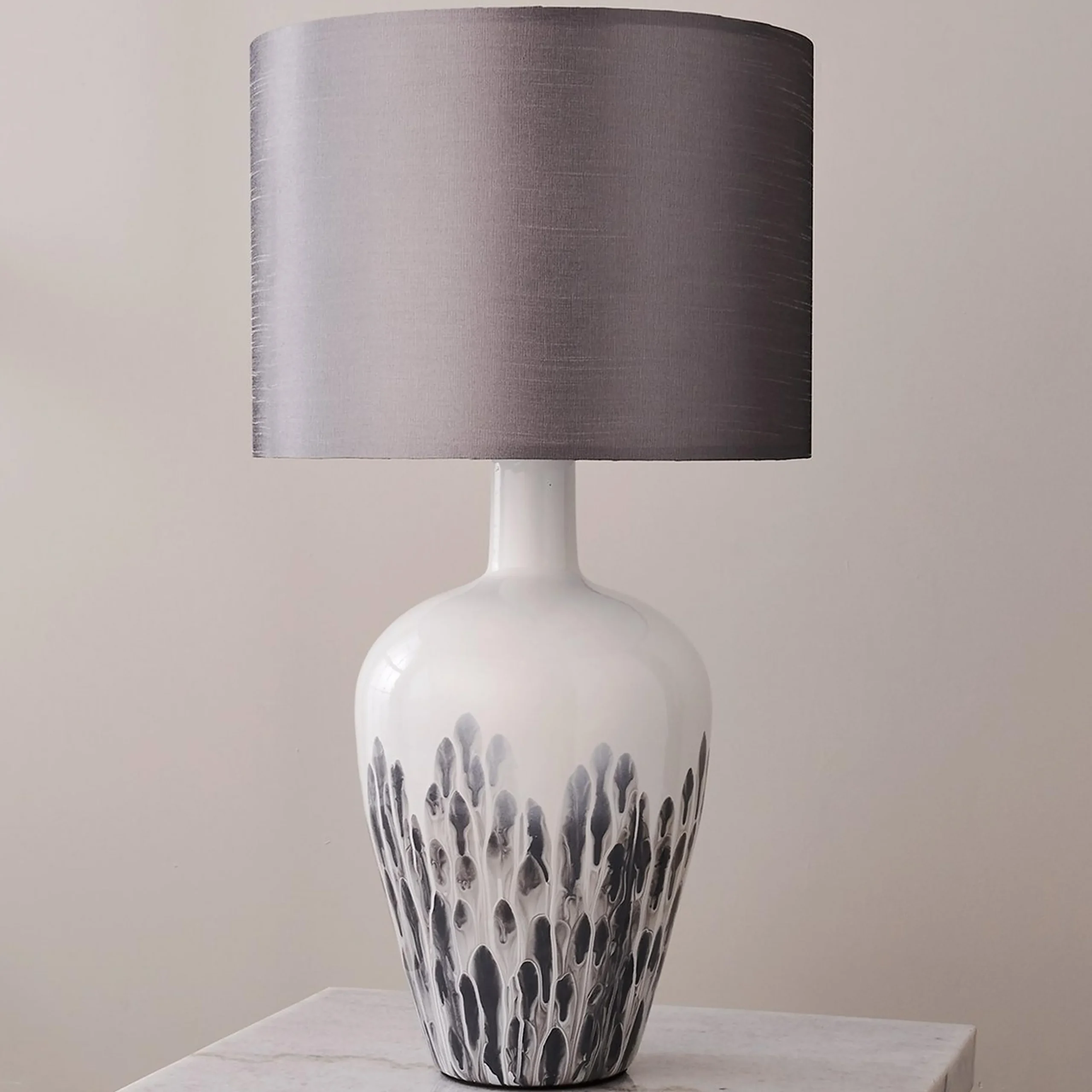 Safed Tapakana Table Lamp