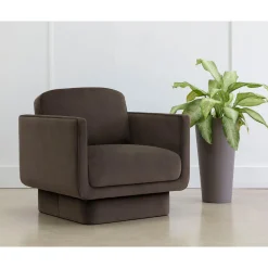 Vania Lounge Chair