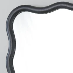 Zawi Mirror